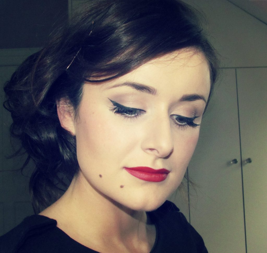 Πώς ήταν το μακιγιάζ των ματιών; Από το 1920 μέχρι σήμερα.