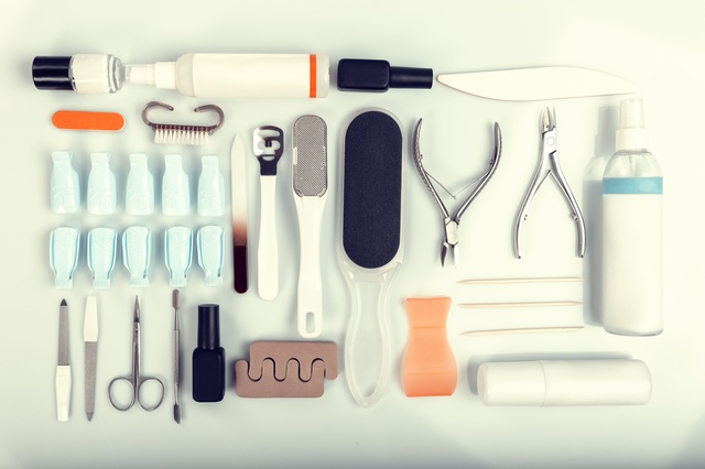 Μπορεί η υβριδική μανικιούρα να καταστρέψει τα νύχια σας;